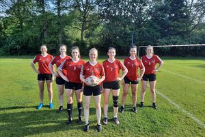 Die Faustball-Frauen starten am Sonntag in die Feldsaison. Foto: Hodel