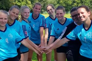 von links: Lina Hasenjäger, Jana Hasenjäger, Stefanie Lebensorger, Marie Hodel, Katrin Hagen, Alina Tiemesmann, Kati Hofmann, Maya Mehle. Foto: Müller