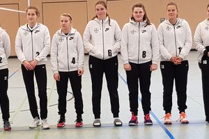 Die Faustball-Frauen taten sich zum Bundesliga-Auftakt schwer. Foto: Müller