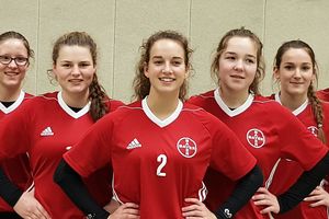 Die U18-Faustballerinnen wollen zur DM. Foto: Müller