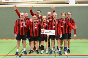 Das M60-Team stehend von links: Conni Frömmel, Rolf Strack, Detlef Cymera, Harald Damovsky, Gerd Gläser, Helmut Schmitt, Erhard Höppner, Leo Forstmeier, Frank Schmidt Foto: privat