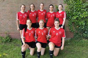 Für die Faustball-Frauen gab es in Ahlhorn nichts zu holen. Foto: Müller