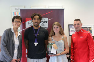 TSV-Geschäftsführerin Anne Wingchen mit Bo Kanda Lita Baehre, Konstanze Klosterhalfen und Jörn Elberding. Fotos: Heuser